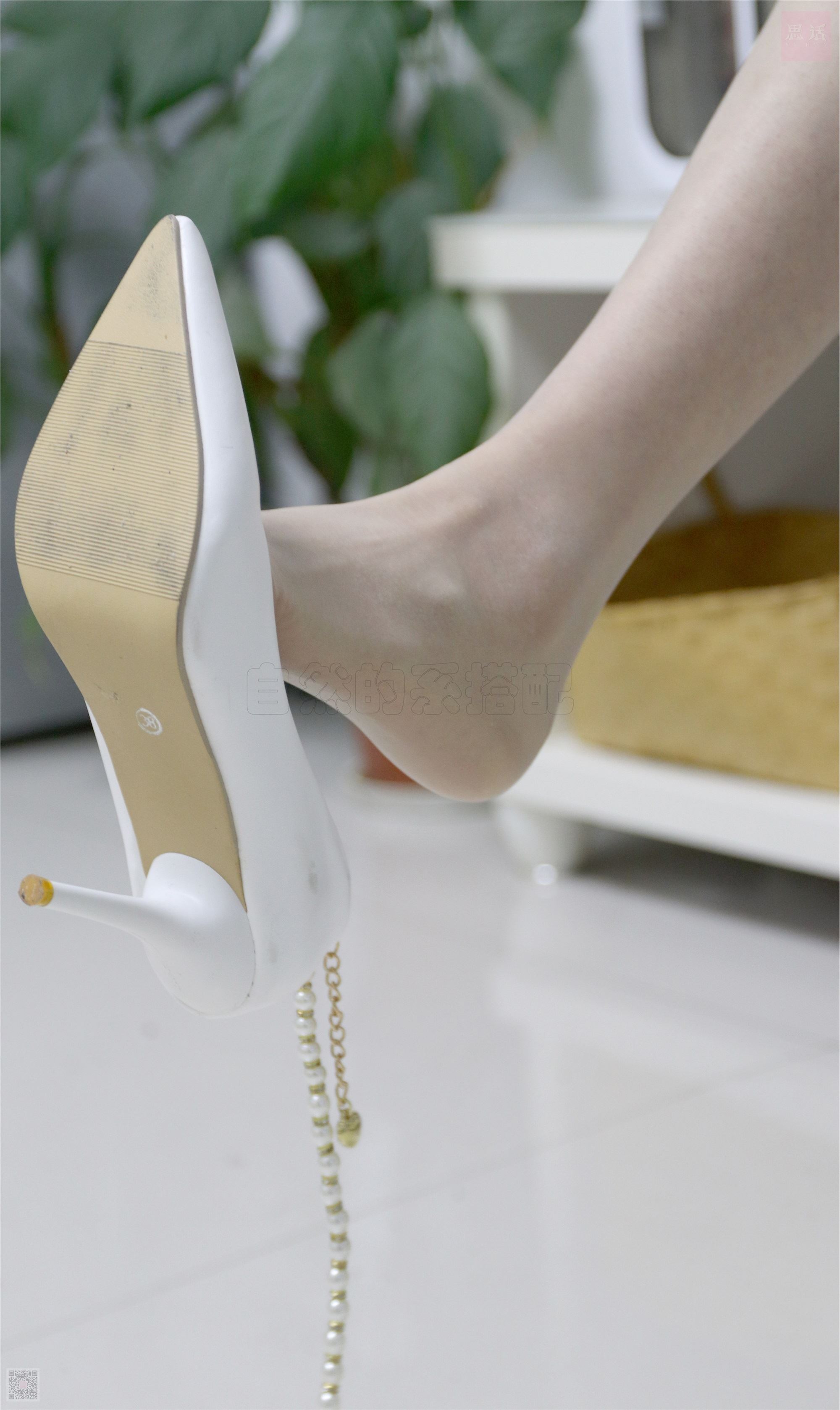 SiHua思话  SH052 伊一 演绎开叉裙的成熟之美